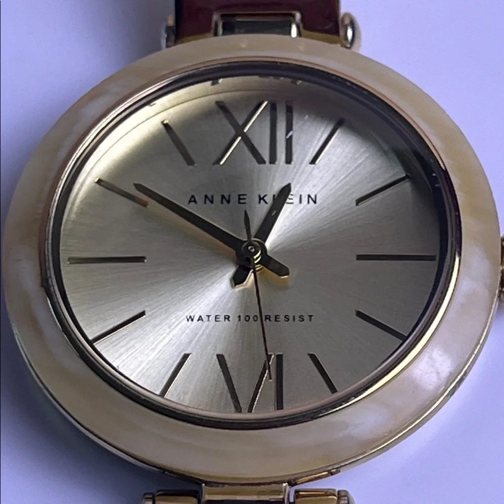 Anne Klein Midsized 34mm Women's Gold Acrylic Horn Bracelet Watch *New Battery*